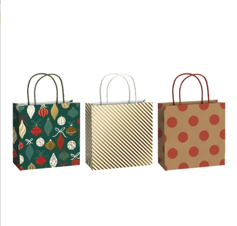 Cadeau tasjes 20x8x20 cm - Lorena - Kerst - 3 stuks Cadeau tasjes 20x8x20 cm - Lorena - Kerst - 3 stuks